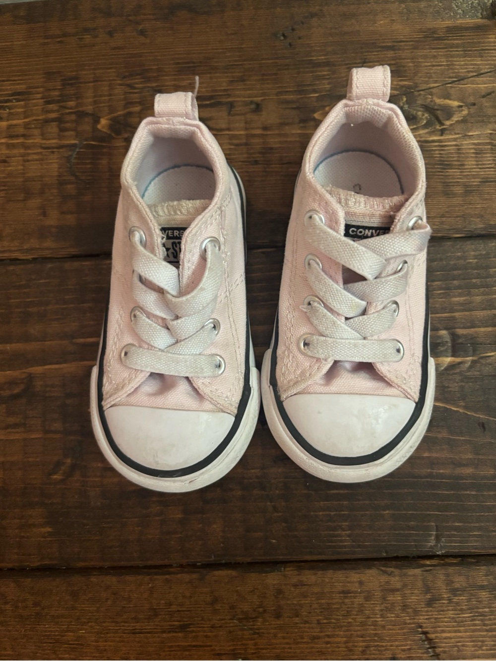 Converse Toddler Pink Low Top Sneakers size 5